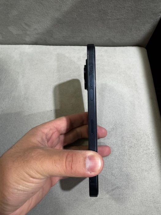 Продам айфон 15промах