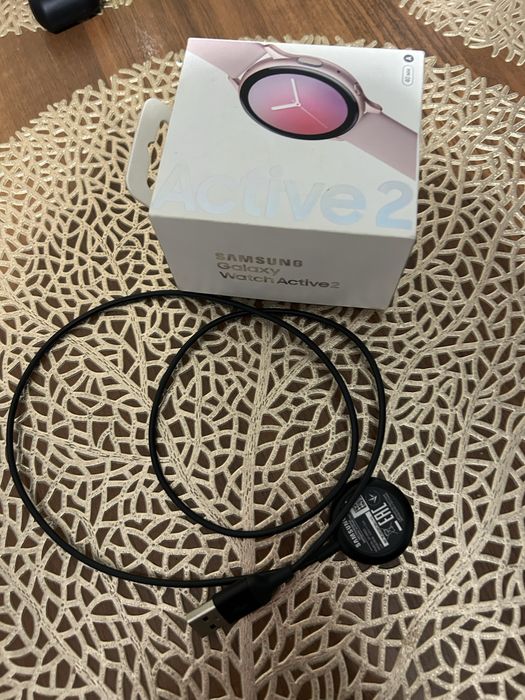 Продам часы samsung galaxy watch active 2