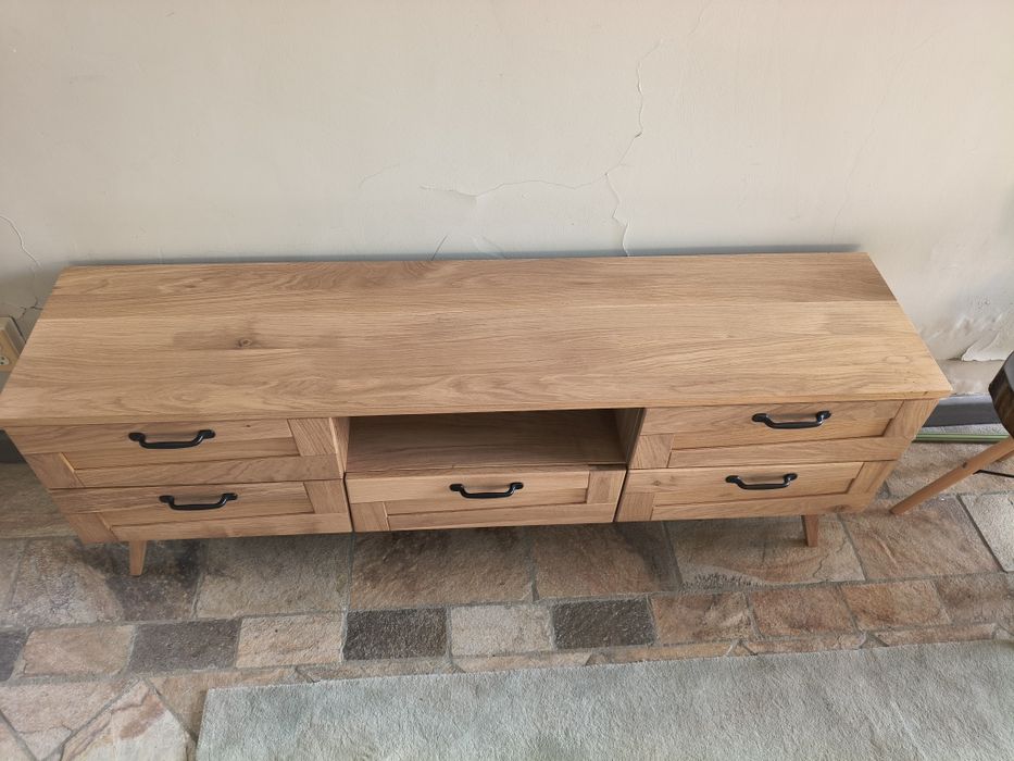 Скрин , тип TV , изцяло масив , дъб.