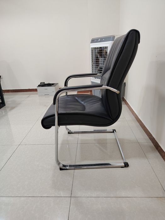 SROCHNO Yaxshi holatdagi ofis kreslosi sotiladi