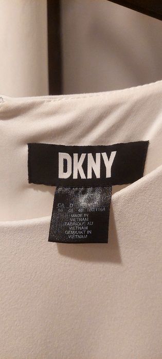 Vând rochie alba DKNY