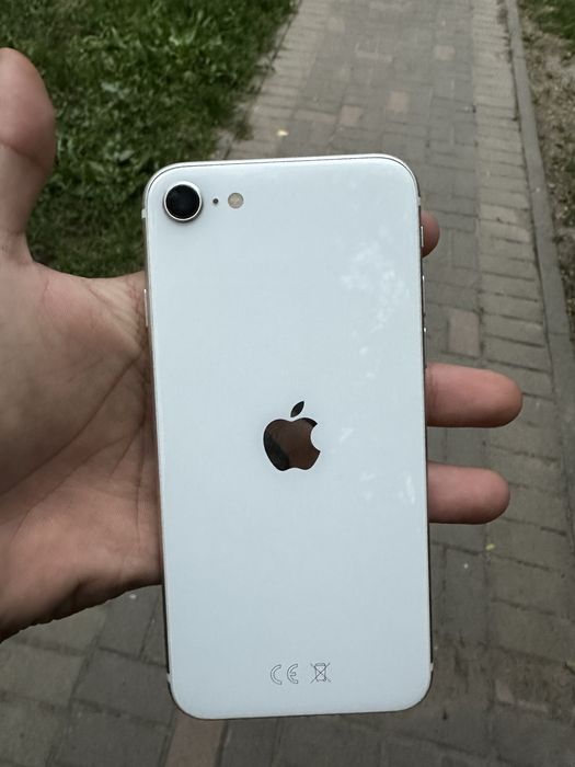 Срочно продам iPhone SE 2022г