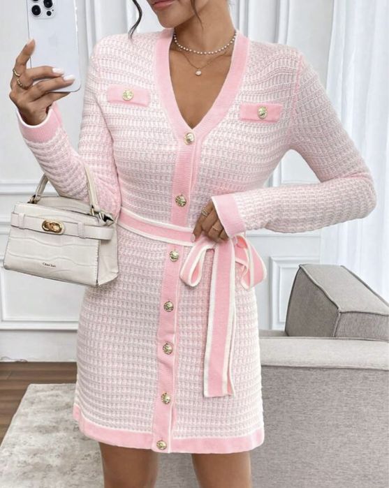 Розова рокля