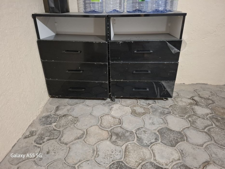 Manikyur pedikyur mebeli sotiladi