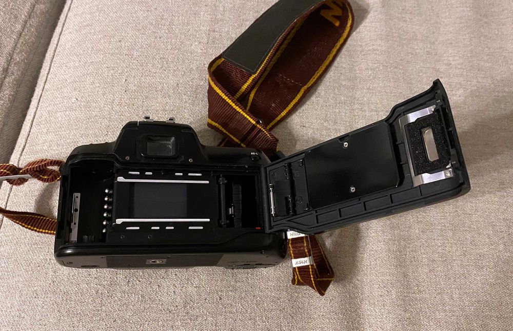 Aparat foto film SLR Nikon F50 film 35 mm - corp body colectie