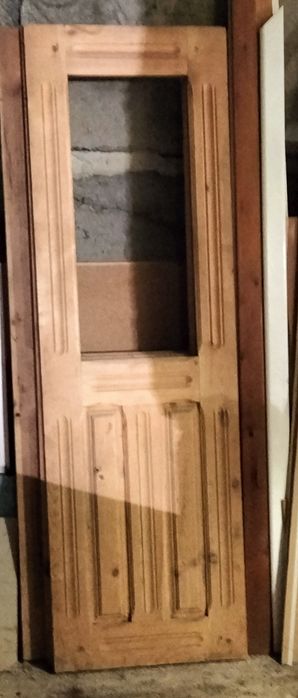 Деревянные двери для бани