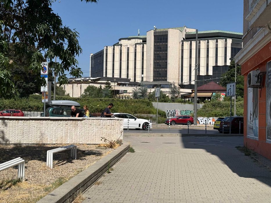 Дава се под наем Тристаен апартамент в София, 7-ми 11-ти километър - 85 кв.м за 950 € - Снимка #7