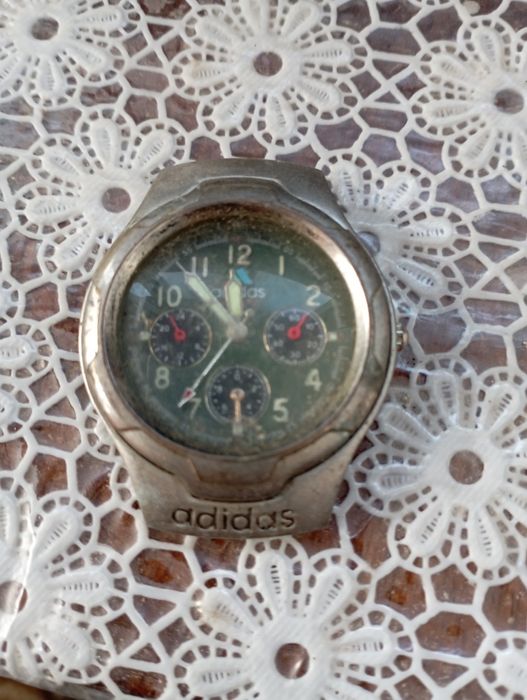 Продавам стари часовници антики