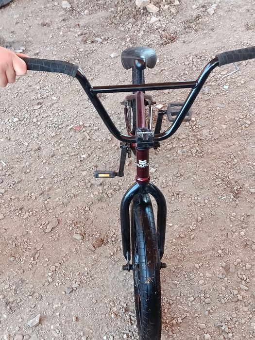 Велосипед BMX в хорошем состоянии