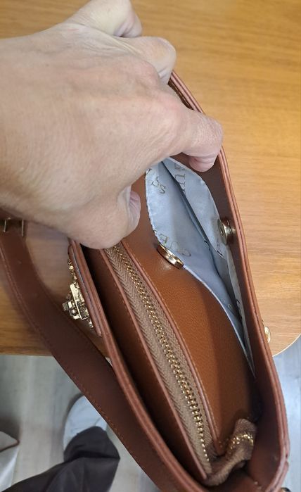 Малка чанта Guess