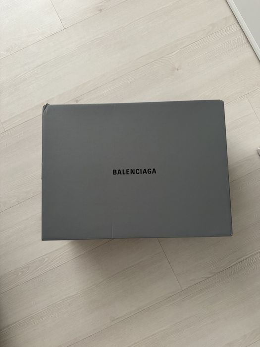 Продам обувь “balenciaga white runner graffiti”