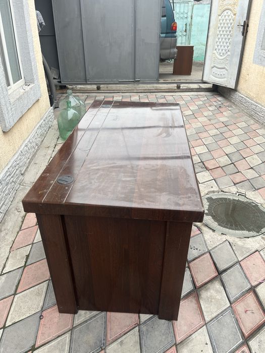 кабинетная мебель (стол и шкаф)