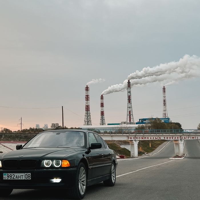 Продается БМВ 7серии 2.8