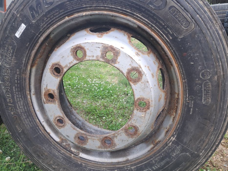 Cauciucuri camion direcție gata montate pe jante echilibrate