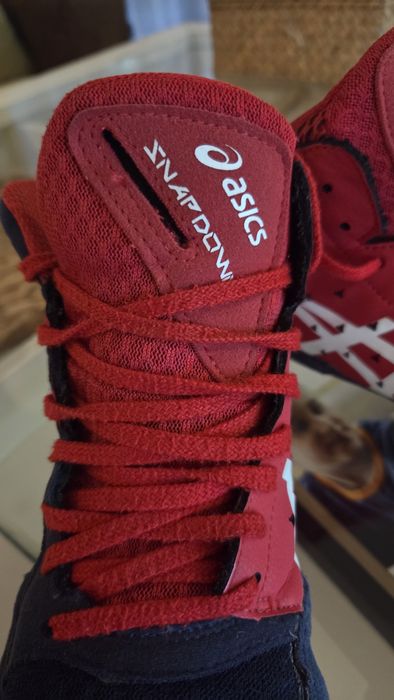 Борцовки Asics за момче  номер35,номер37