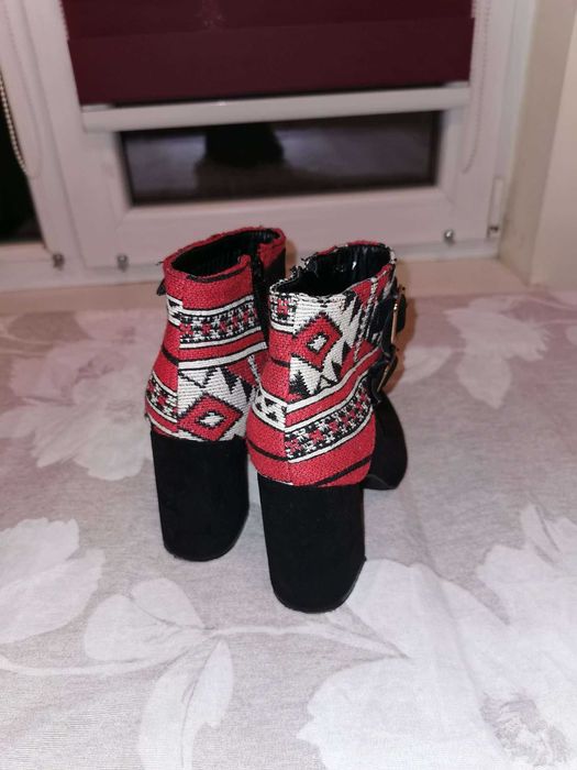 Обувки с етно мотиви, нови
