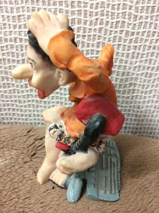 Статуэтка с приколом