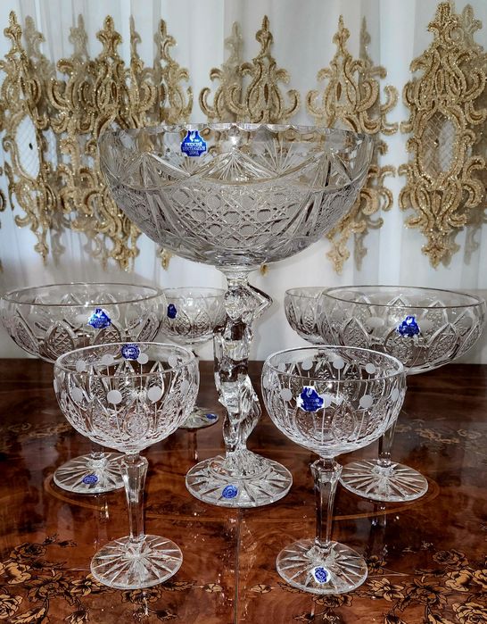 Хрустальные вазочки "Вишенка" на высоких  фигурных ножках.