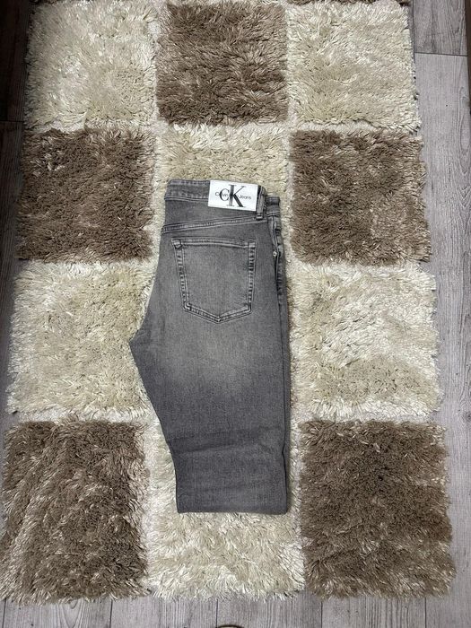 Vind Blugi Calvin Klein