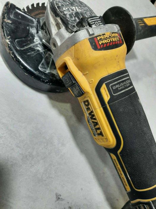 Акумулаторен безчетков ъглошлайф Dewalt DCG405 + батерия 5.0Ah