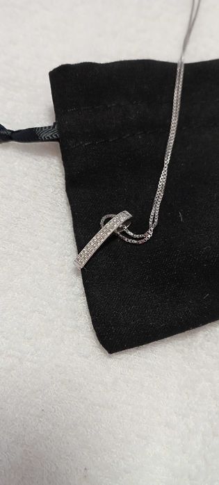 Сребърно колие с нестандартна висулка с камъчета, 28 лв.