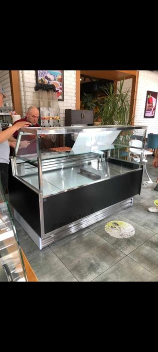 Кондитерская витрина