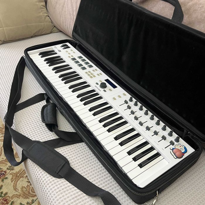 Arturia KeyLab Essential 61 + чехол — отличное состояние