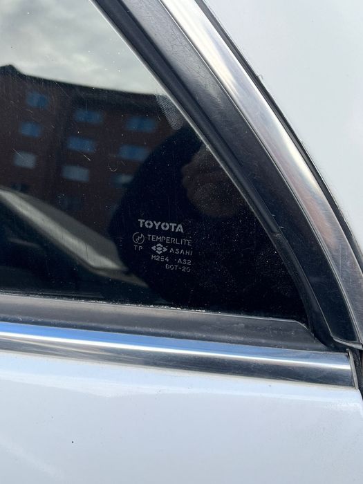 продаю автомобиль тайета мак2