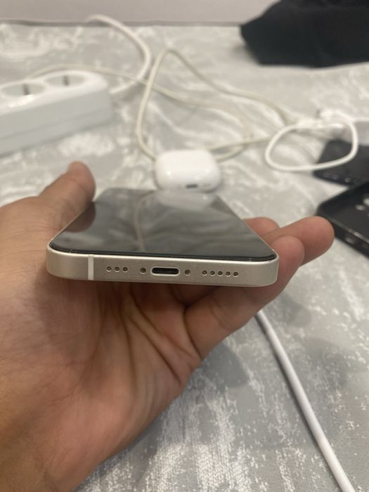 Apple iPhone 14  хорошом состояани  eSIM
