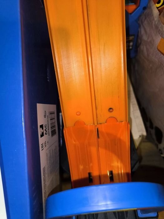 Garaj uriaș Hot wheels cu pistă