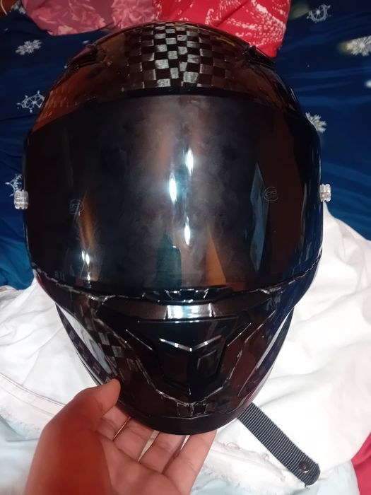 Vând cască de motociclist