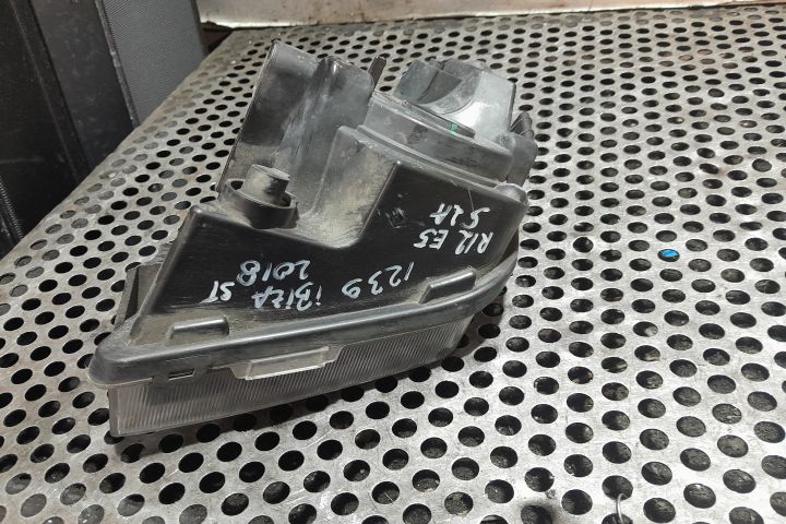 Proiector stanga 6F0941701A 6F0941701A Seat Ibiza a 5-a generatie KJ