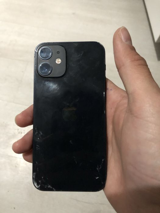 Айфон 12 мини.