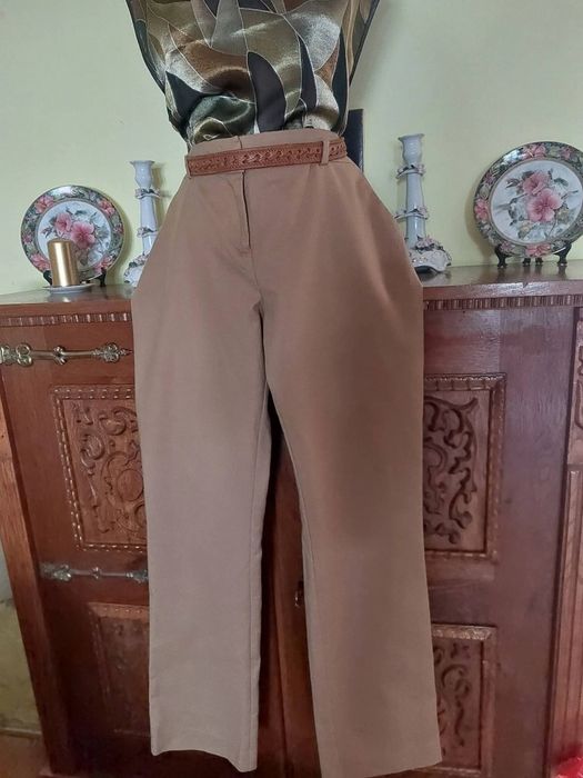 Pantaloni noi perfecti pt. toamna, model usor evazat, chic si actual