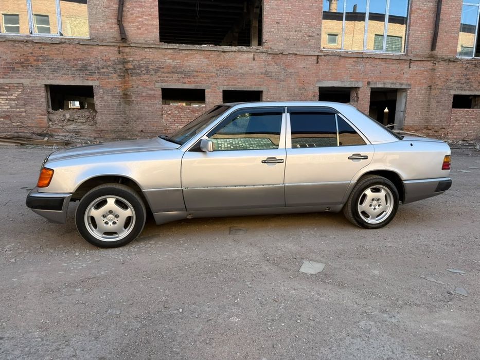 Mercedes Benz E200