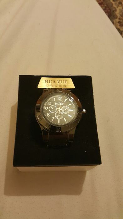 Елегантен часовник със запалка