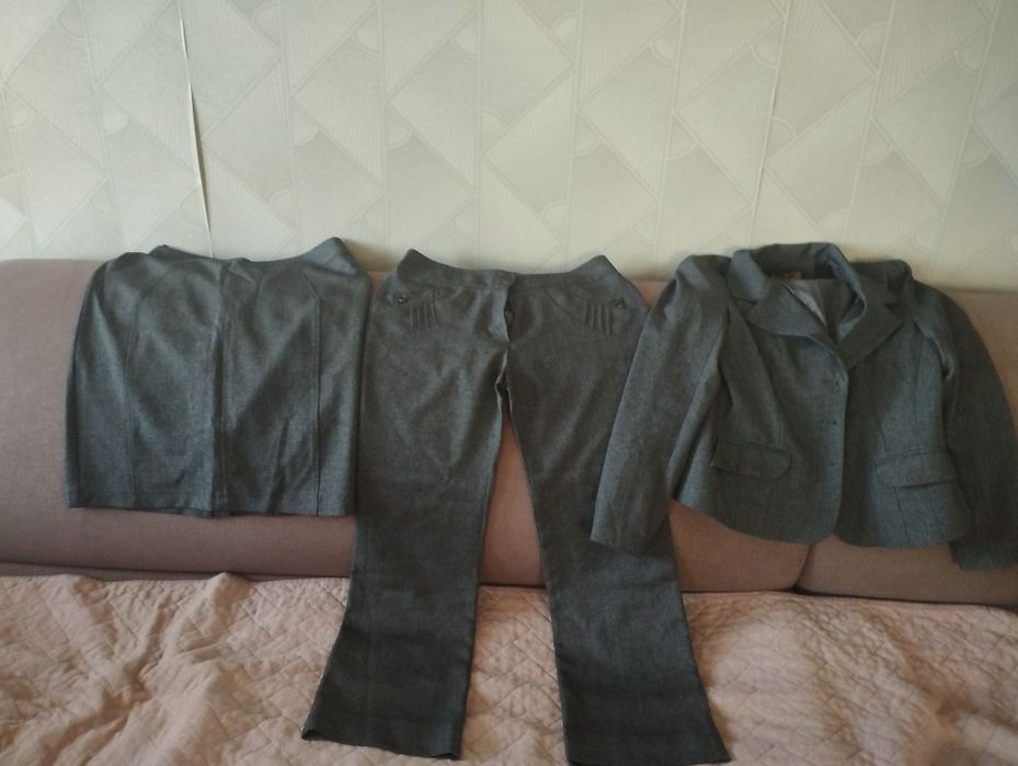 Продам костюм офисный,тройка