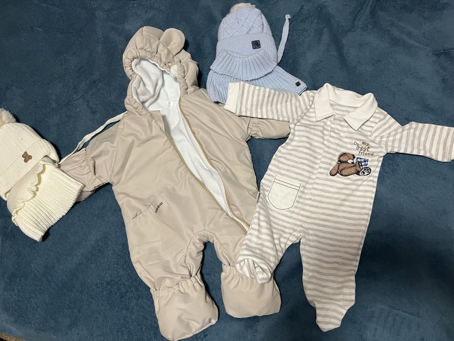 Продам комбез одевали 1 раз на выписку, шапки и костюмчик в подарок