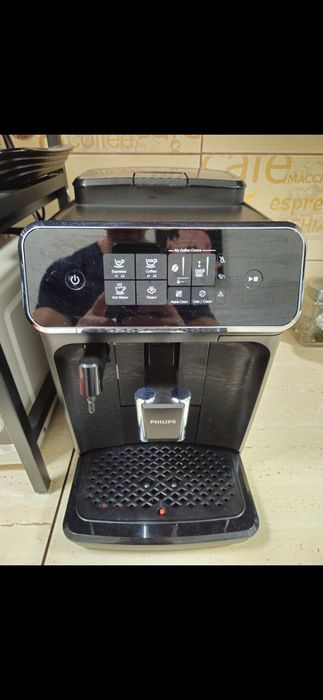 Espressor automat philips ep2220/10, sistem de spumare a laptelui,  două băuturi, filtru Aqua Clean,15 bari,râșniță ceramică