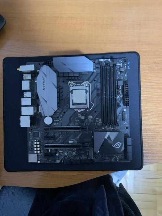 Дъно с процесор Intel Core I7 8700k и Asus Strix z370 g-gaming wi-fi