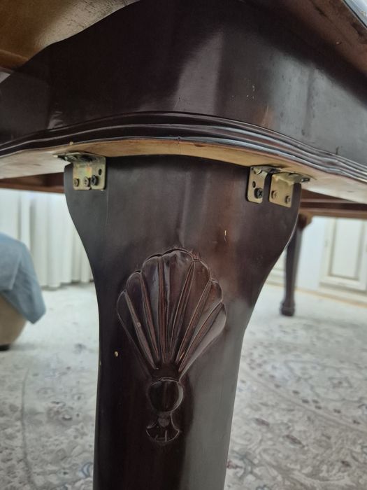 Стол для гостинной