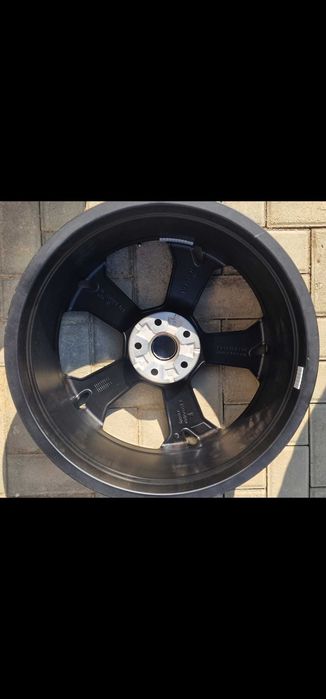 Jante originale Audi Sport de 20 de inch.