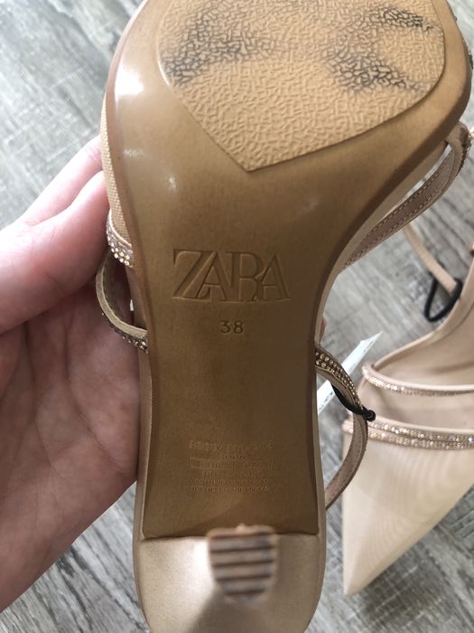 Босоножки Zara
