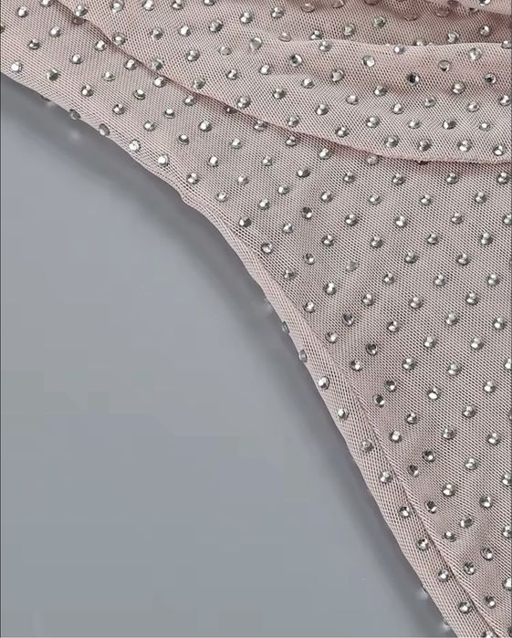 Рокля с камъчета