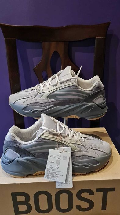 Adidas Yeezy Boost 700 V2