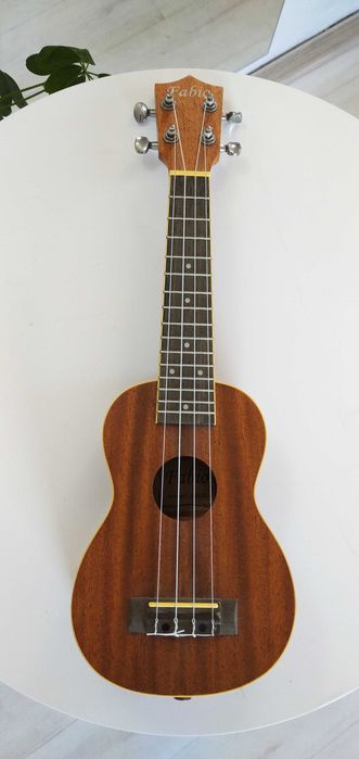 Продам Укулеле "Fabio"