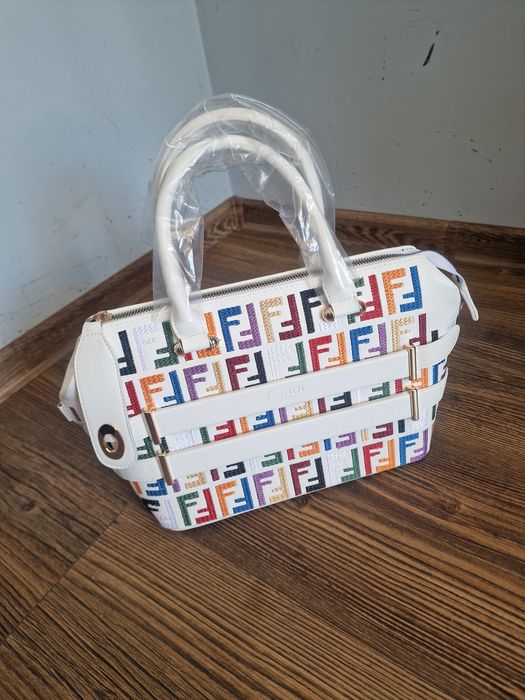 Страхотна дамска чанта  среден размер