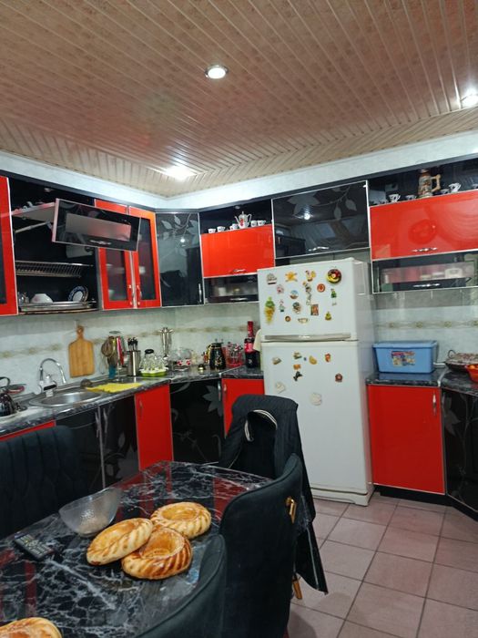 Ховли сотилади. Яшнобод.