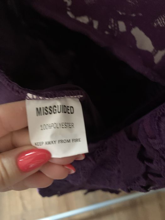 Рокля с нежни апликации