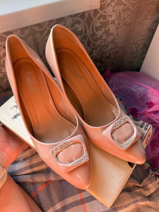 Продам туфли на каблуке.